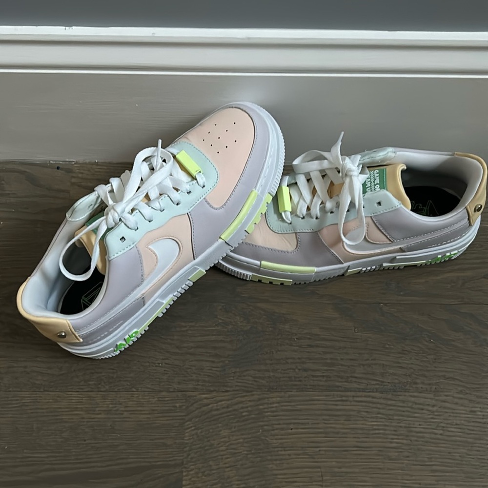 Nike Air Force 1 pixels